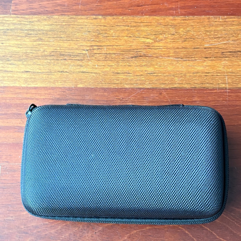 2 Tumi for Delta Airlines Amenity Travel Kits - Unisex - Picture 2 of 13